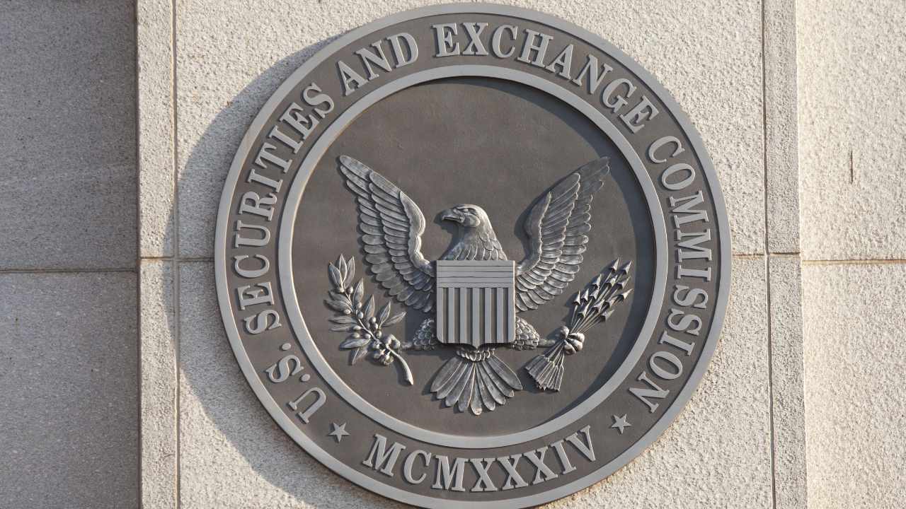 Former SEC Official Crypto Warning: A Regulatory Onslaught Is Just Beginning