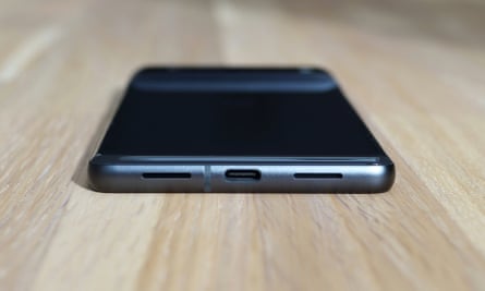 The USB-C port at the bottom of the Pixel 7.