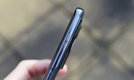 The alert slider on the side of the OnePlus 11.