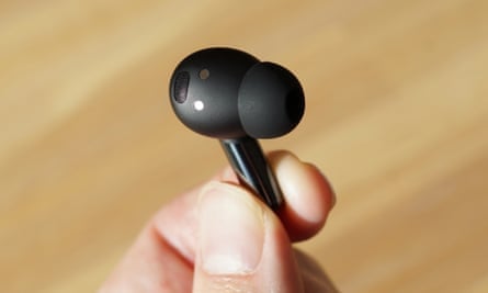 A OnePlus Buds Pro 2 earbud held by fingers.
