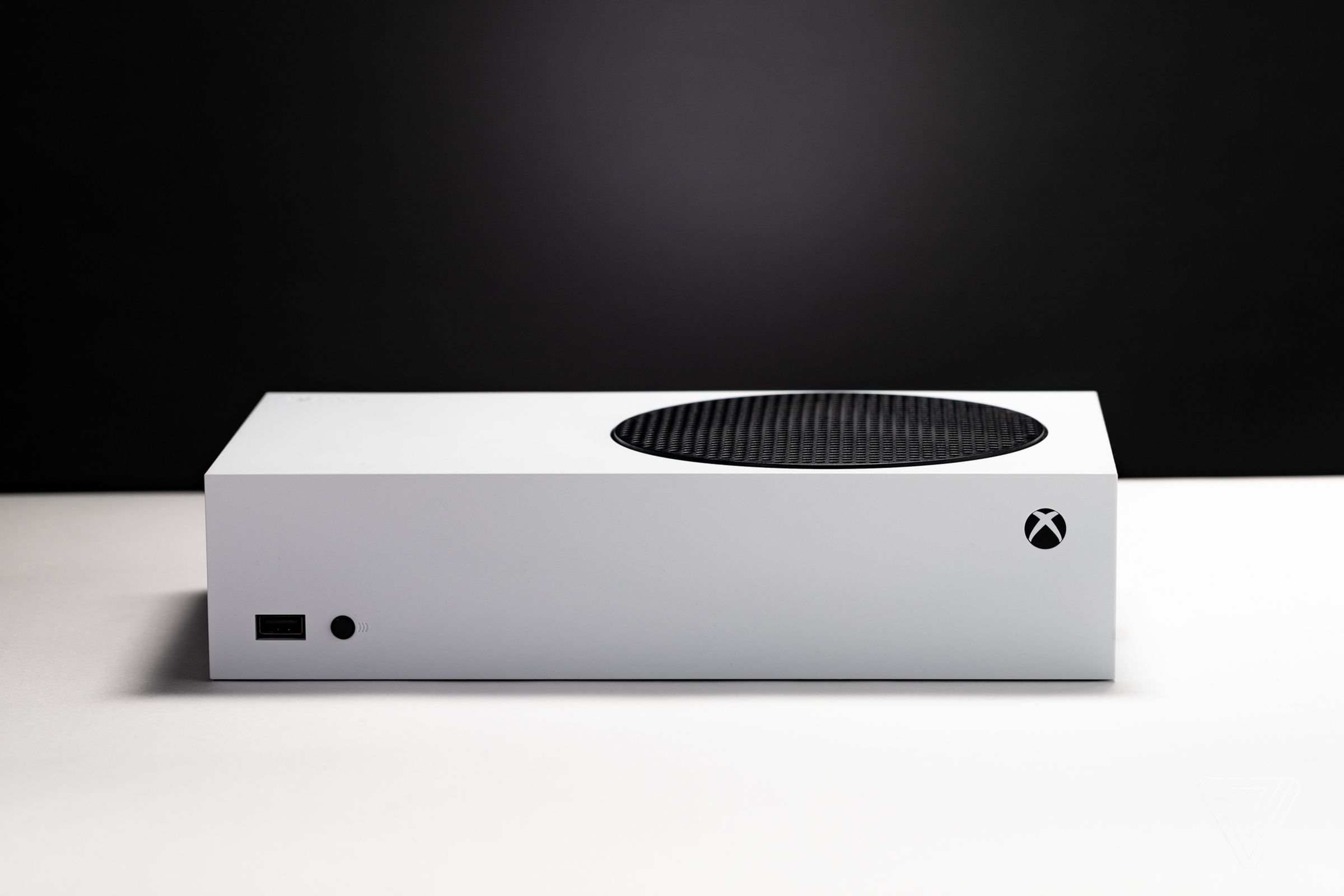The white Xbox Series S in a horizontal position.
