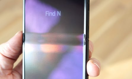 The fold on the screen of the Oppo Find N2 Flip.