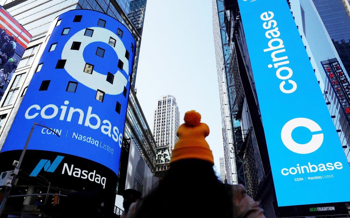 Image of the Coinbase logo on the skyscrapers of the city