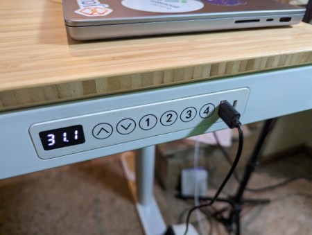 FlexiSpot Q8 standing desk with usb ports next to the buttons to move the desk. 