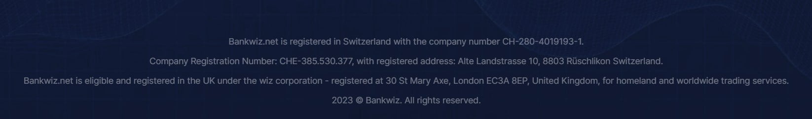 Banner de pie de página de color azul oscuro que muestra información regulatoria de Bankwiz.net, indicando el registro en Suiza y el Reino Unido, con números y direcciones de empresas proporcionados, enfatizando sus servicios comerciales globales para 2023. Se incluye una declaración de todos los derechos reservados.