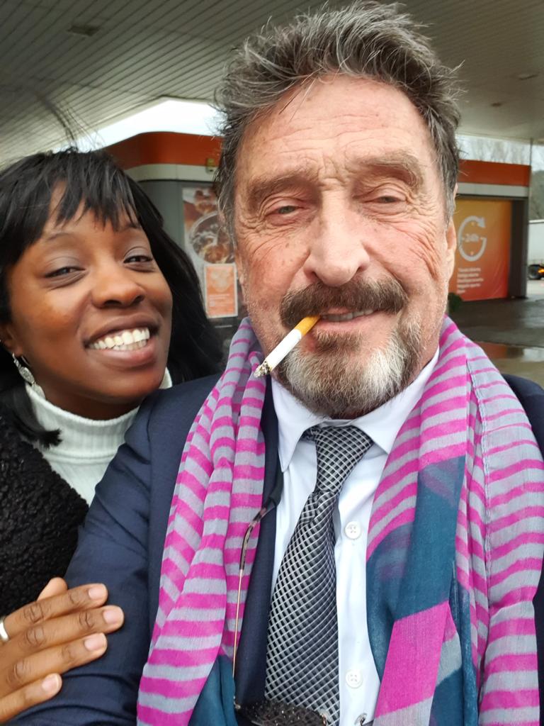 John McAfee y su esposa Janice McAfee (suministrado)