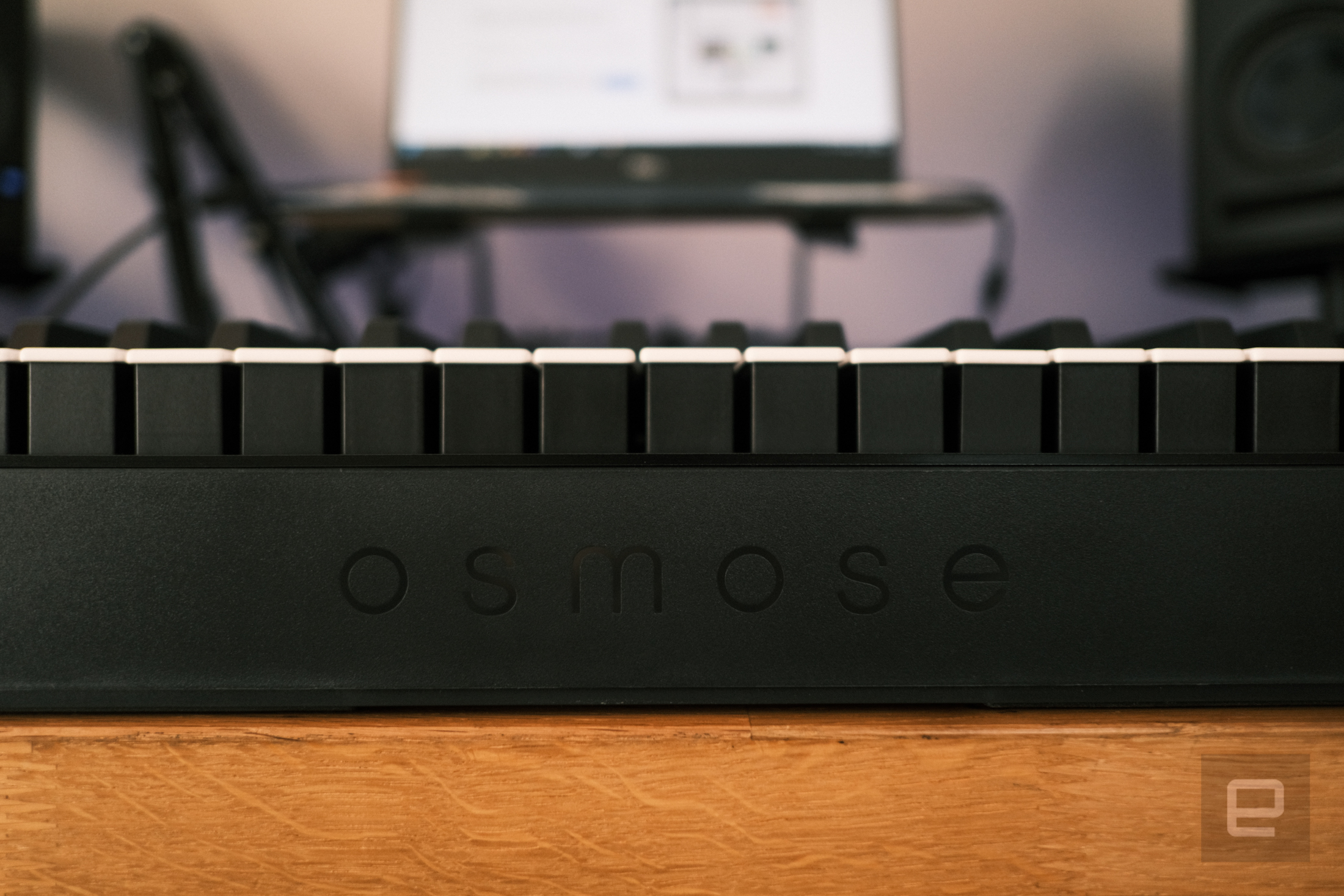 Close-up of the expressive E Osmose logo.