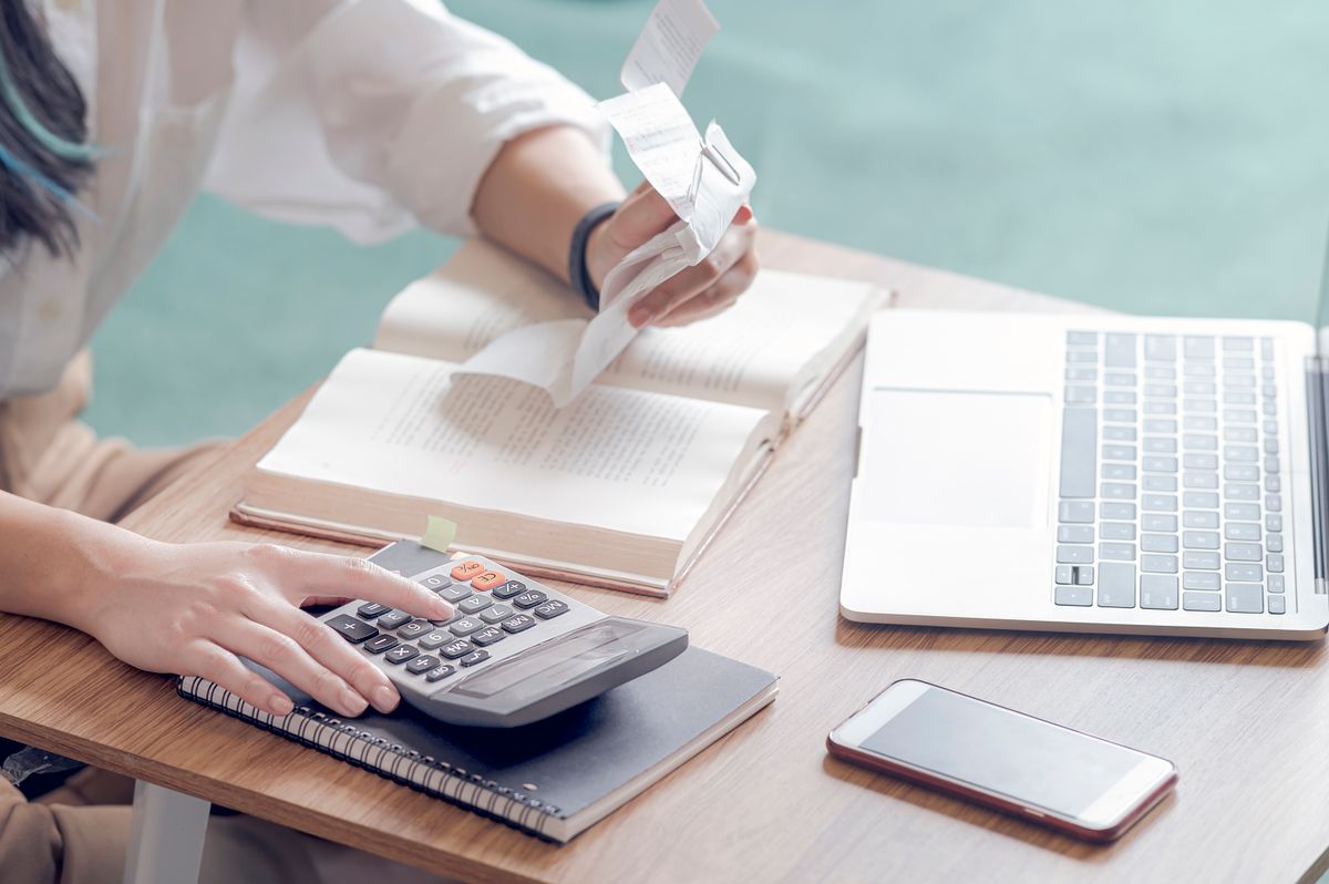 What is an expense claim & how to automate the expense claim process?