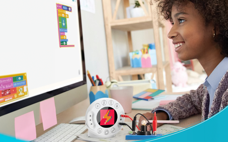 Girl working on computer with Xplors-800x500-1